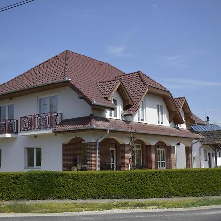 Fonix Apartmanhaz Nagypáli Eksteriør bilde